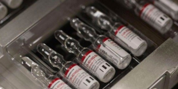 Pacta farmacéutica mexicana 32 millones de vacunas rusas para noviembre