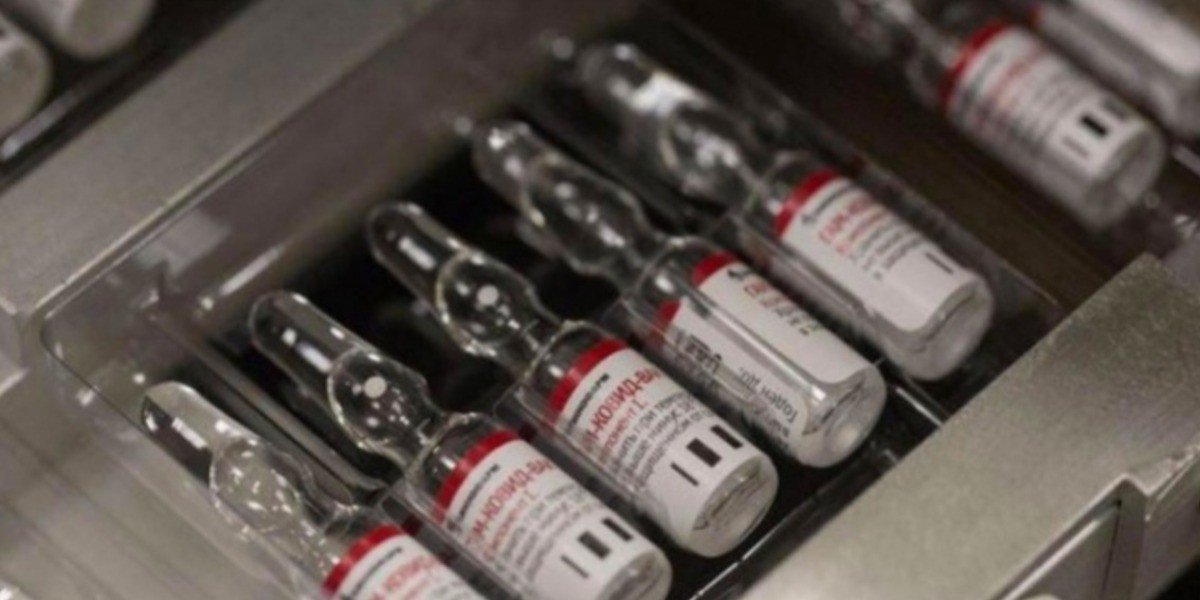 Pacta farmacéutica mexicana 32 millones de vacunas rusas para noviembre