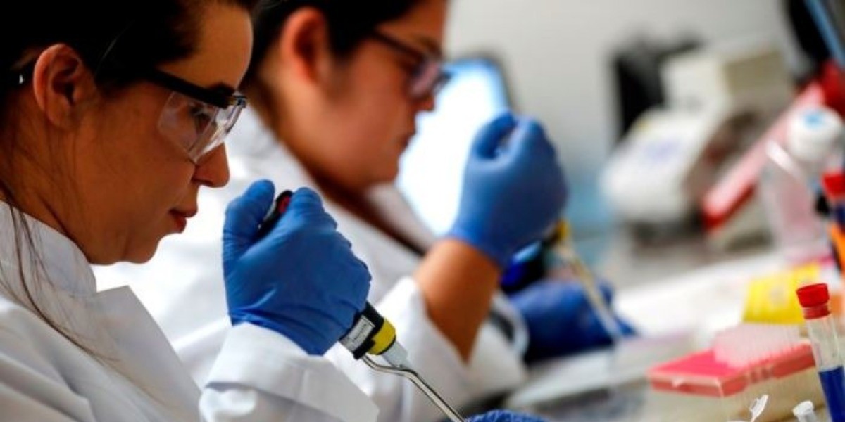 Confía AstraZeneca que vacuna esté lista para finales de este año