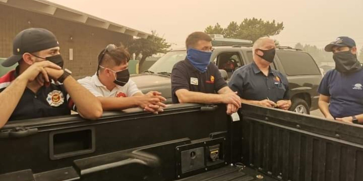 Bomberos de Guanajuato ponen manos a la obra en Oregon