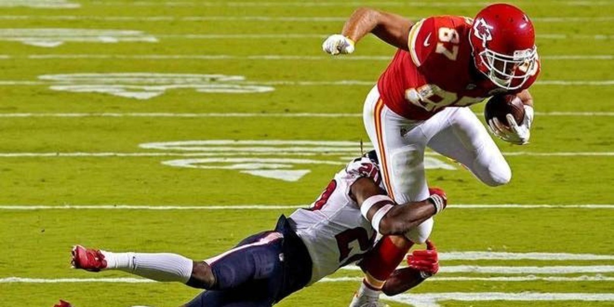 Chiefs vencen a Texans en juego inaugural de la NFL