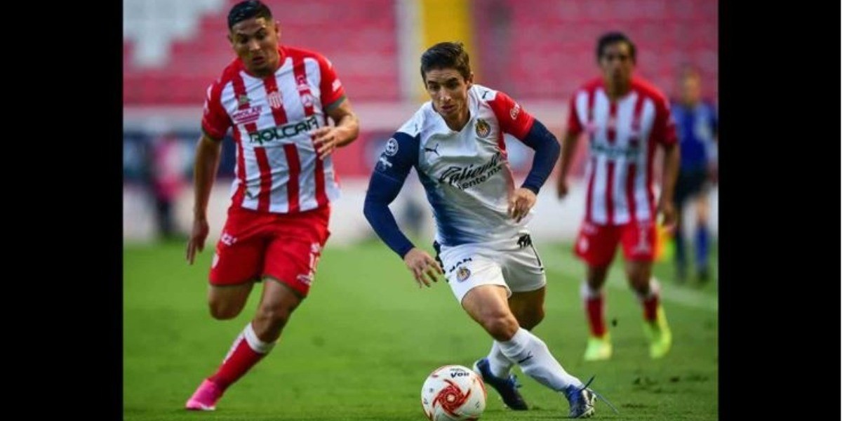 Chivas vence al Necaxa 2-1
