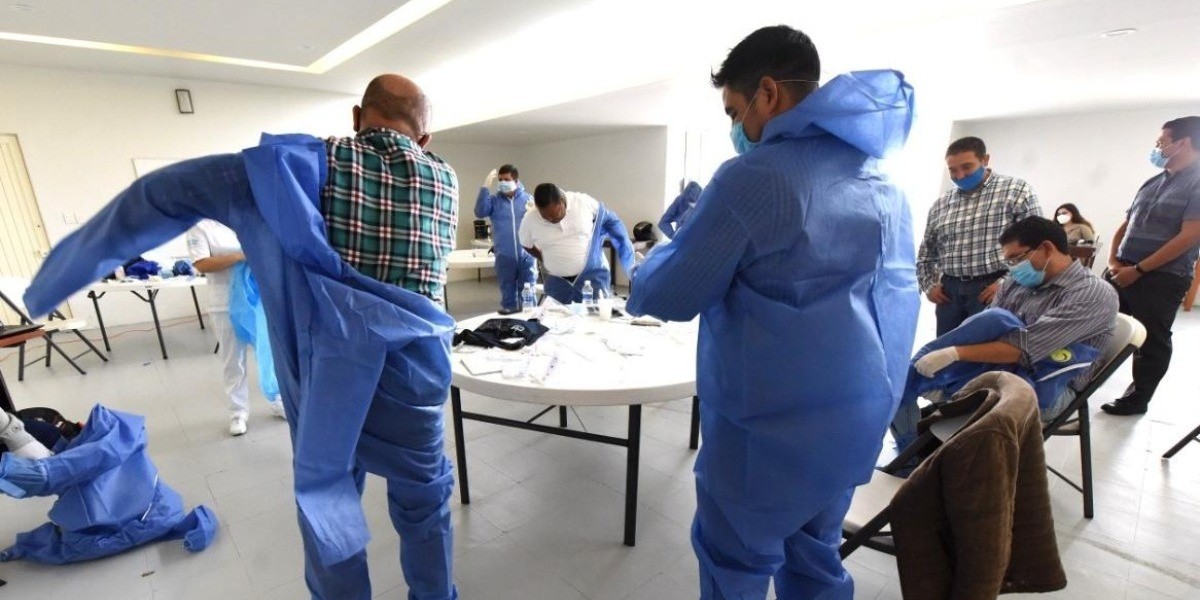 Capacitan a sacerdotes para visitas seguras a pacientes con coronavirus