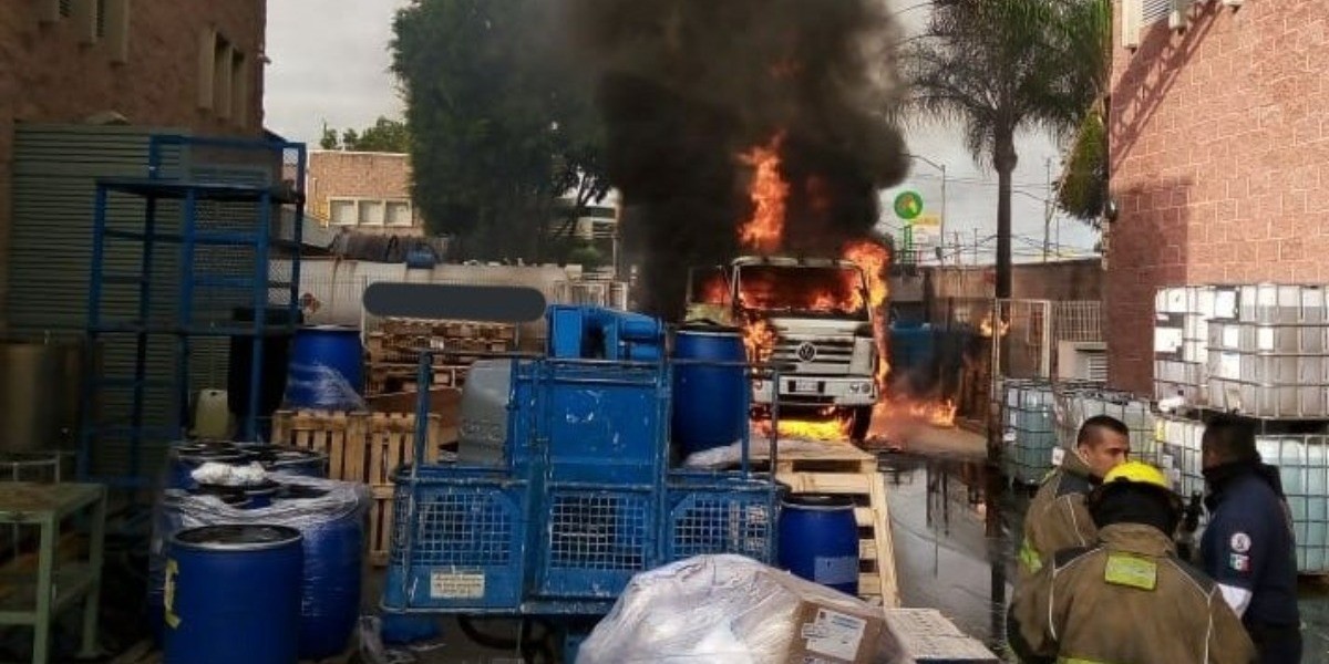 Arde pipa en fábrica de Delta
