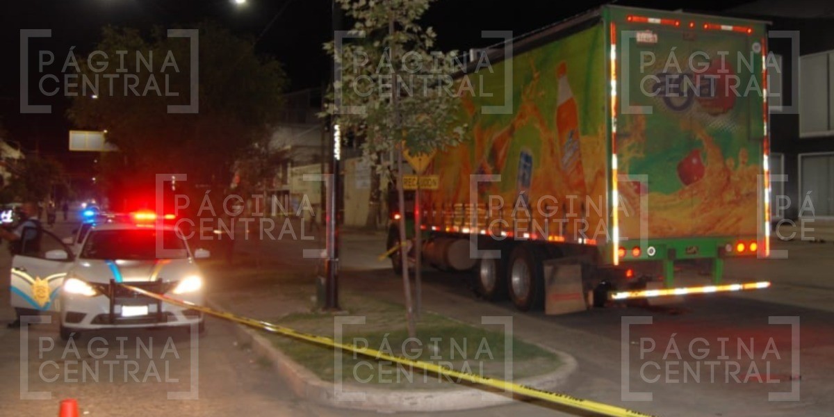 Ciclista muere arrollado por camión refresquero