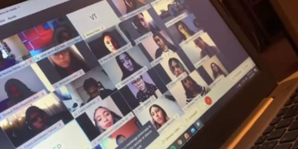 ¡Ubícate niño! el grito de una maestra en clase virtual; la suspenden