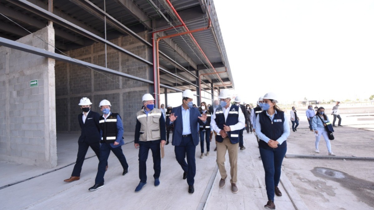 Construcción de Plaza Fragaria genera empleos y reactiva economía