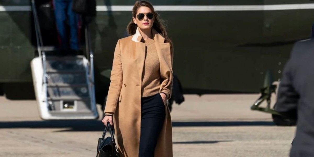 Asesora de Trump tiene COVID-19; ayer viajó con él