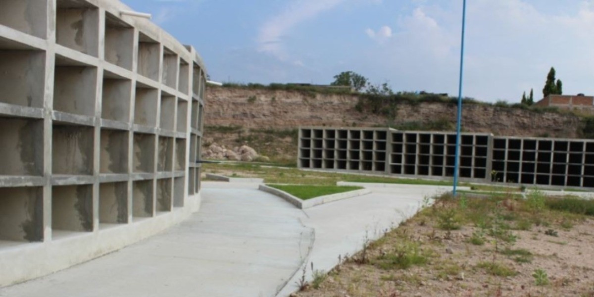 Panteón de Purísima del Rincón, ‘al tope’