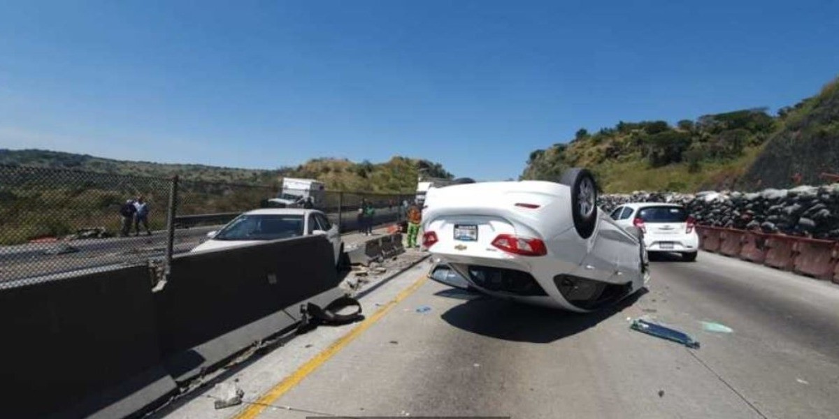 Tráiler impacta auto de ‘El Mijis’; el diputado regresaba de cita médica