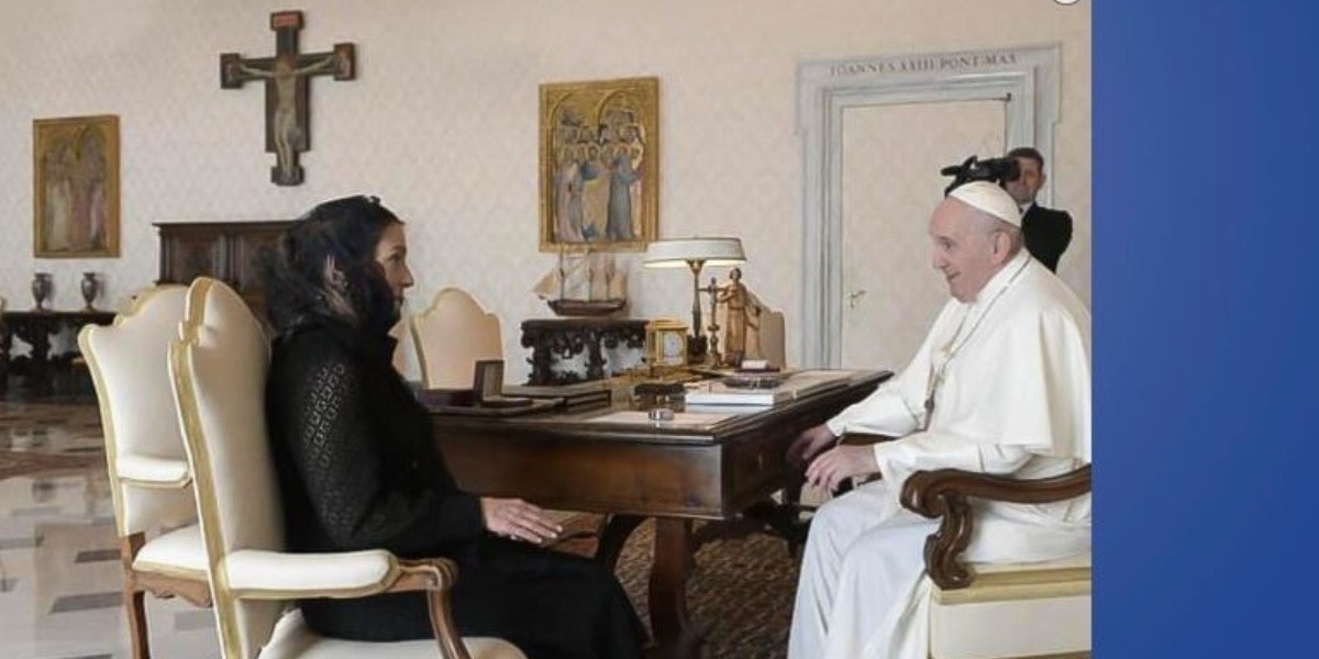 AMLO pide prestado al Papa manuscritos indígenas antiguos