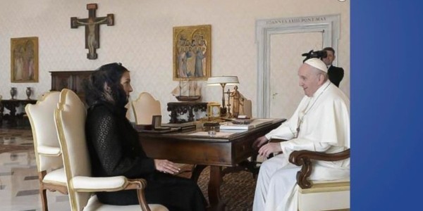 AMLO pide prestado al Papa manuscritos indígenas antiguos