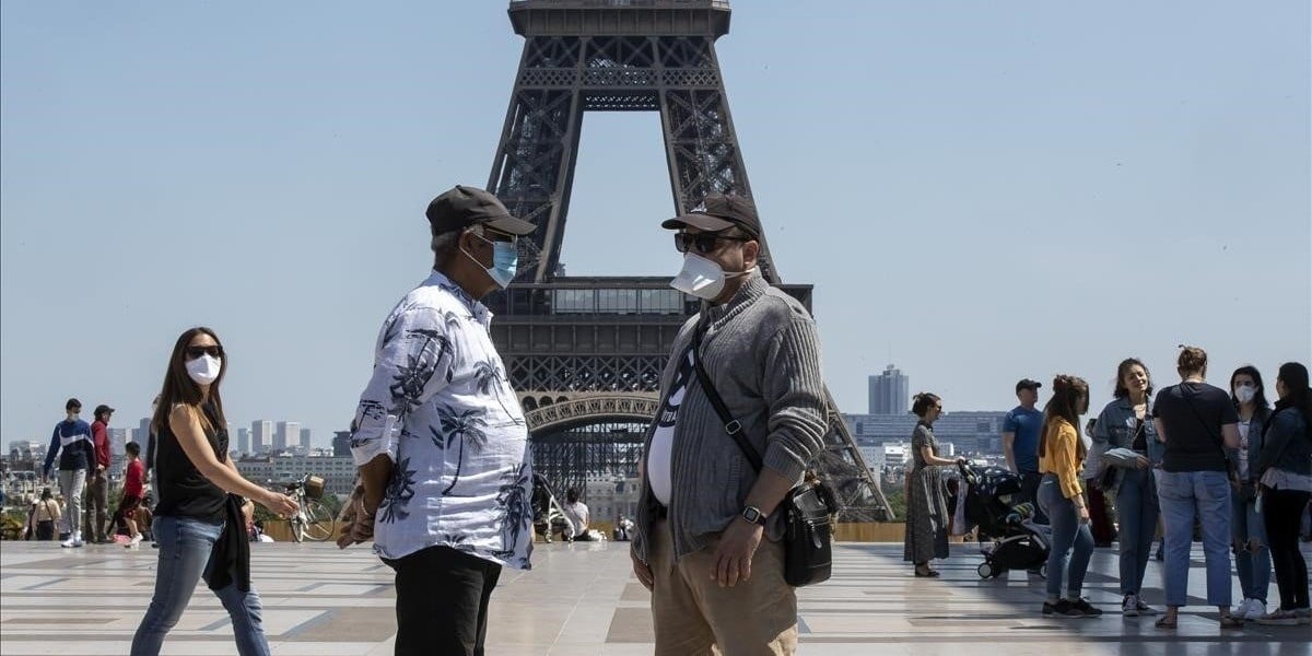 Francia combatirá segunda ola de COVID-19 con toque de queda