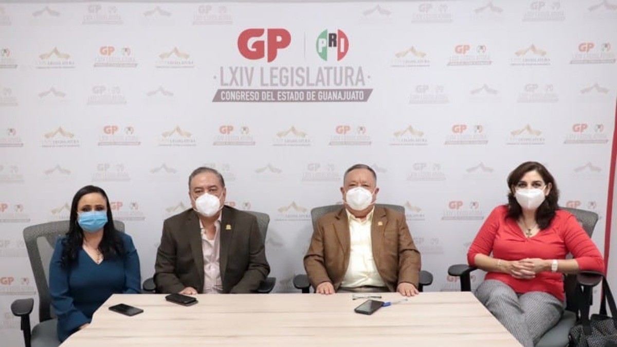 En un acto de unidad llega Hugo Varela a coordinación de fracción parlamentaria del PRI