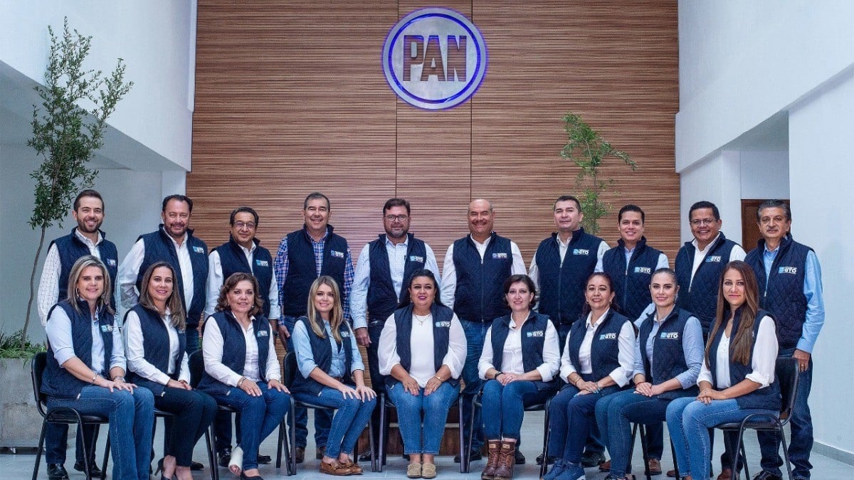 Rinden diputados del PAN Segundo Informe