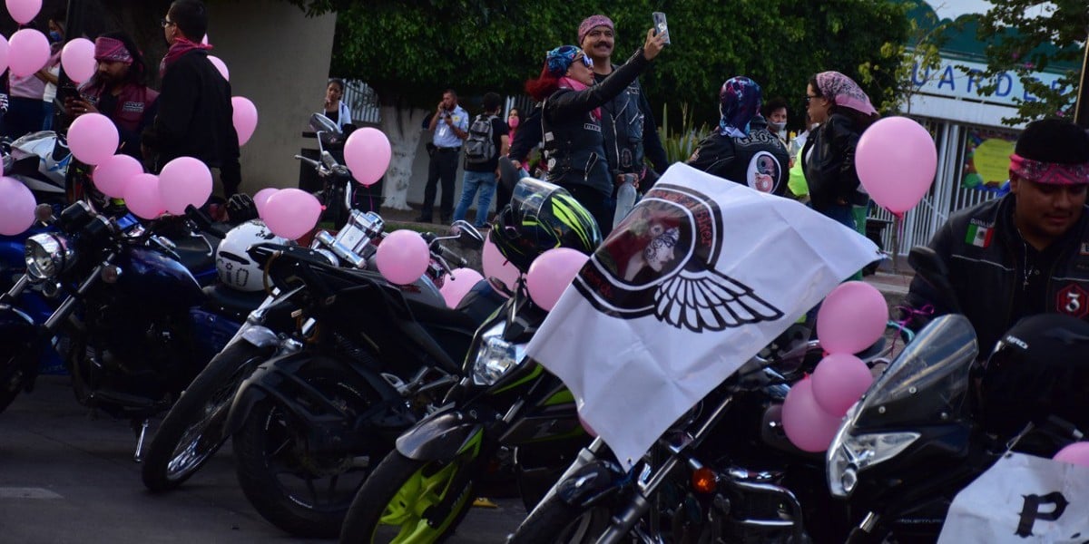Ruedan 'bikers' para fomentar la lucha contra el cáncer de mama