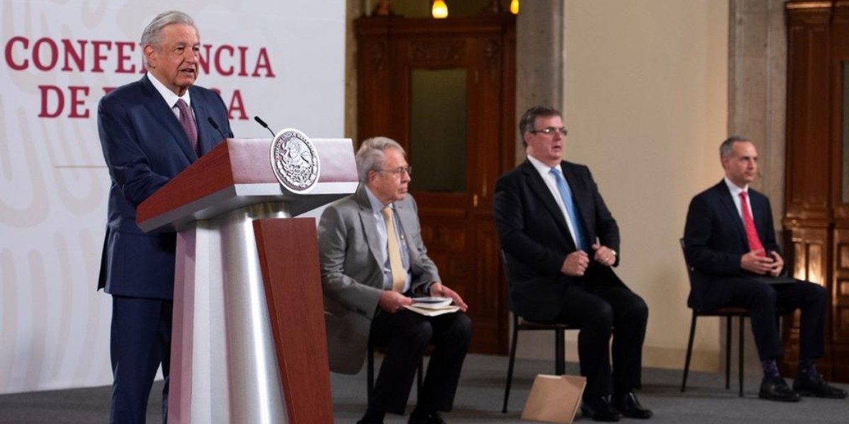 Niega AMLO rebrote de COVID-19 en México; Gatell lo contradice