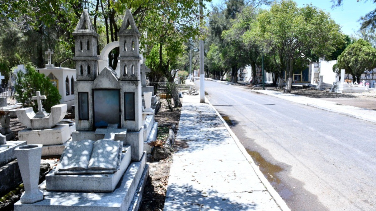 Mantiene Irapuato cierre de panteones para evitar contagios