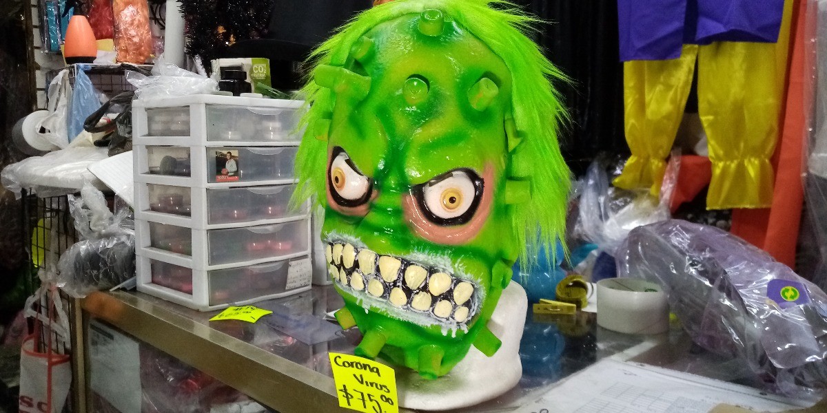 ¡De miedo! Ofertan máscaras de coronavirus en León