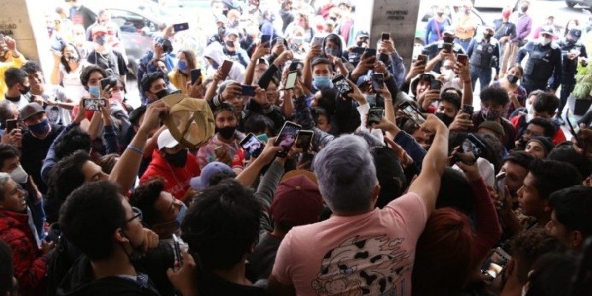 Jóvenes retan a la muerte por una foto con el rapero 'Alemán'