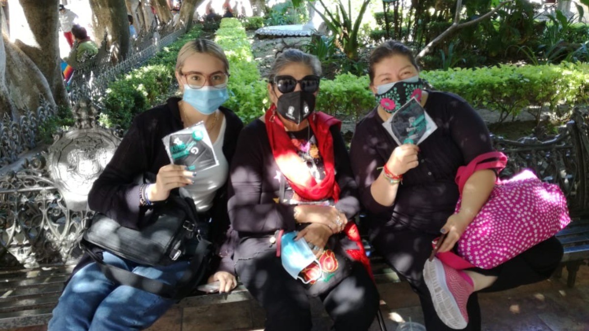 Reparten cubrebocas en la capital