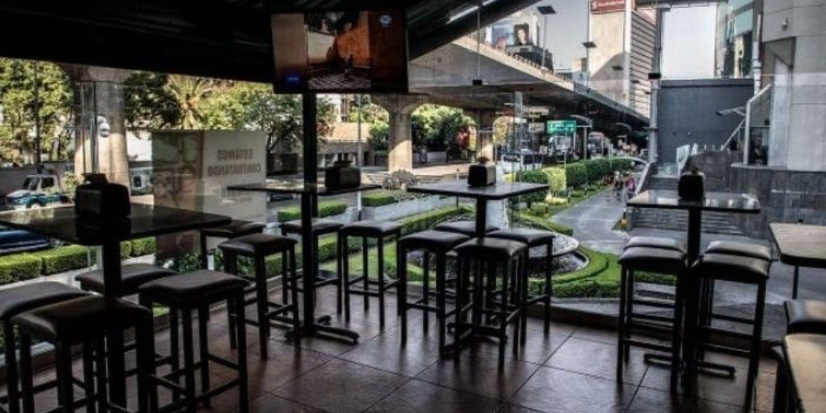 Restauranteros ‘regresan voluntariamente’ a semáforo naranja