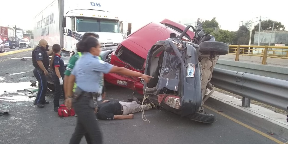 Fuerte choque en Libramiento y Clouthier deja once lesionados