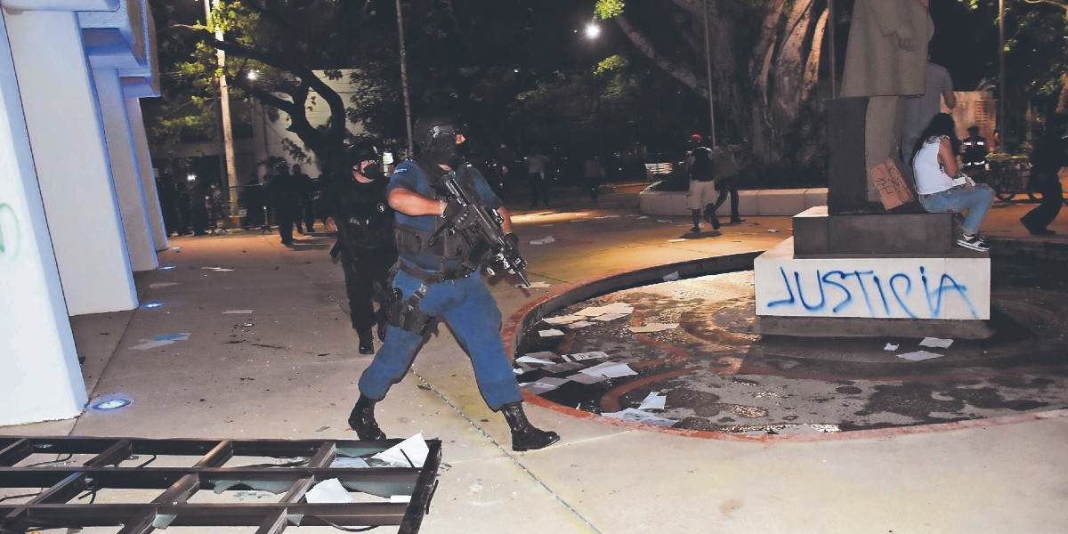 AMLO condena represión de Policía de Cancún a marcha feminista