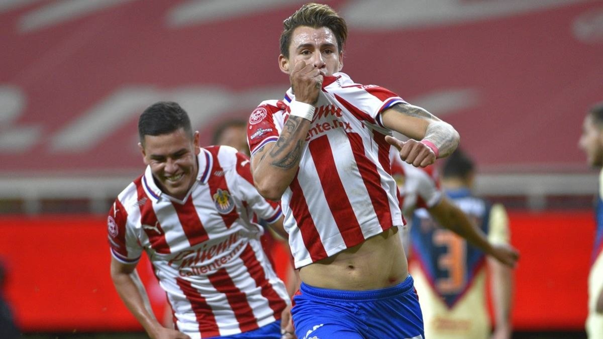 Chivas toma ventaja ante las Águilas en cuartos