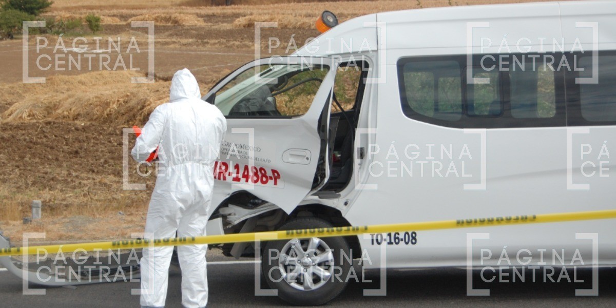 Veloz camioneta impacta a otra, hombre cae y muere arrollado