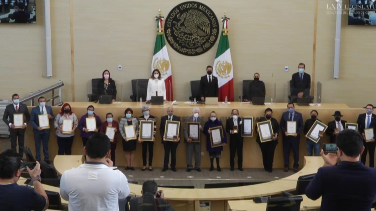 Entregan en el Congreso premios estatales 2020