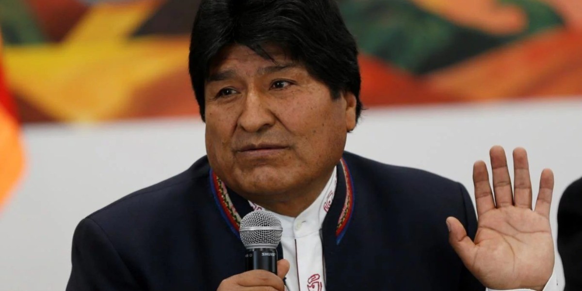 #VIDEO | Agreden de un 'sillazo' a Evo Morales