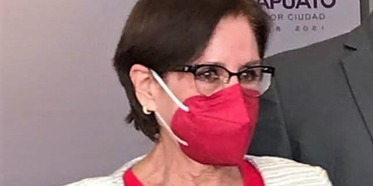 Reconoce SEG a Patricia Báez Campos por su compromiso con la educación