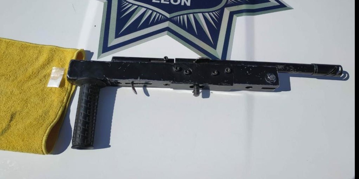 Detiene Policía de León a tres hombres armados en Loma Bonita