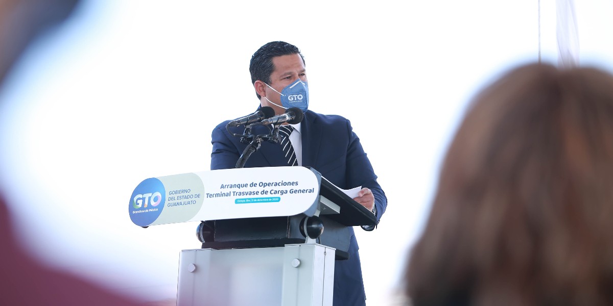 Hospitalizan a Diego Sinhue por COVID-19