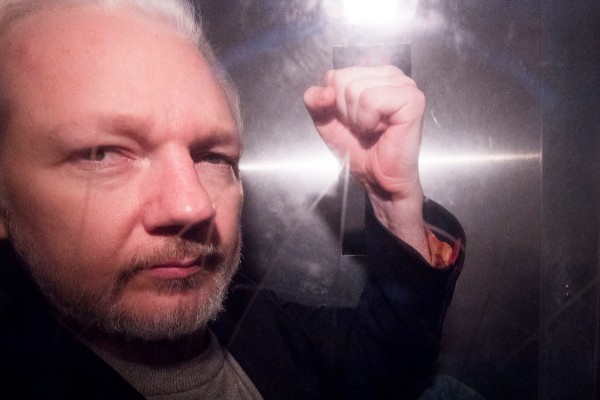 México ofrecerá asilo político a Julian Assange