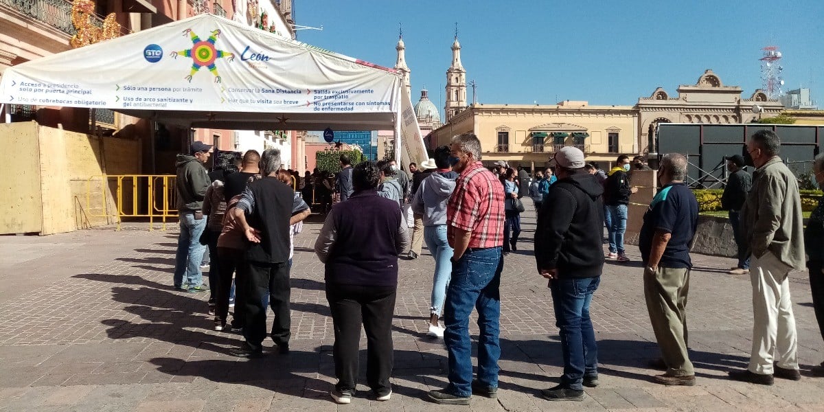Hacen largas filas para pagar el predial; desconocen pago electrónico