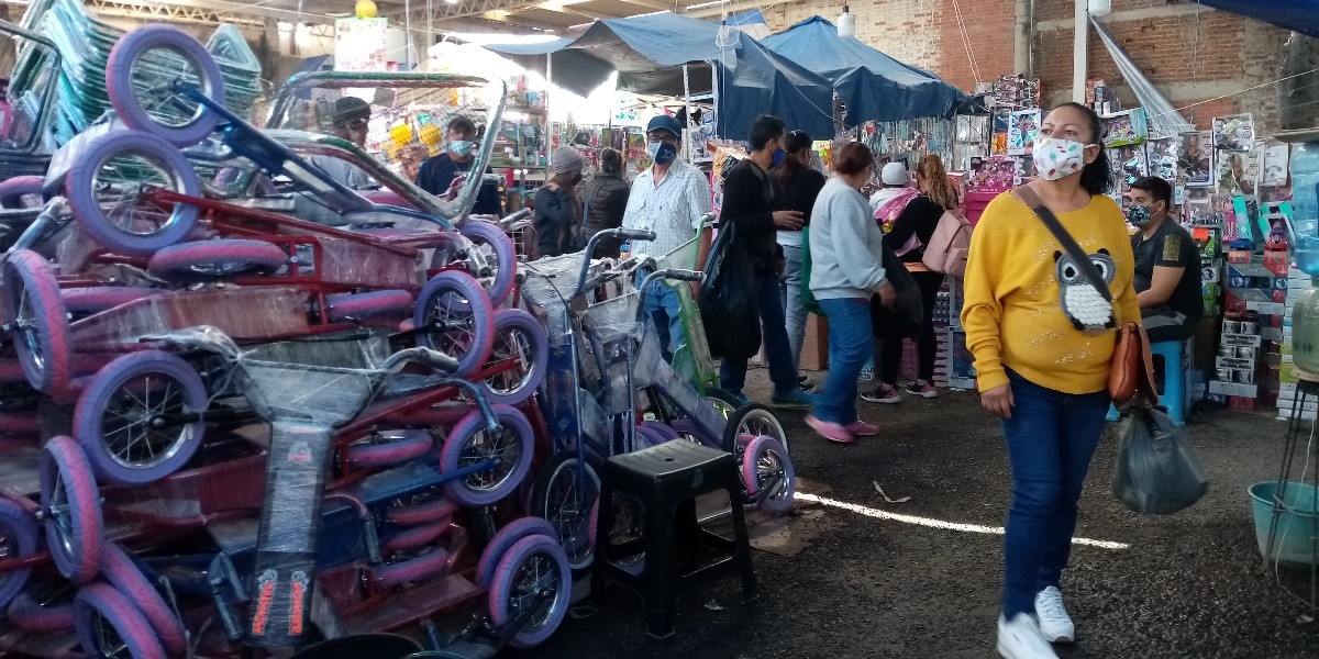 Comerciantes cambian de giro ante crisis; ahora son ‘Reyes Magos’