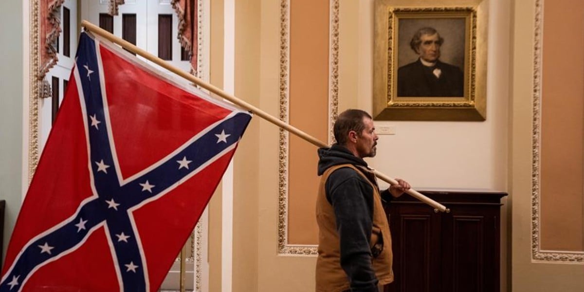 Inicia toque de queda mientras se reanuda la sesión en el Capitolio