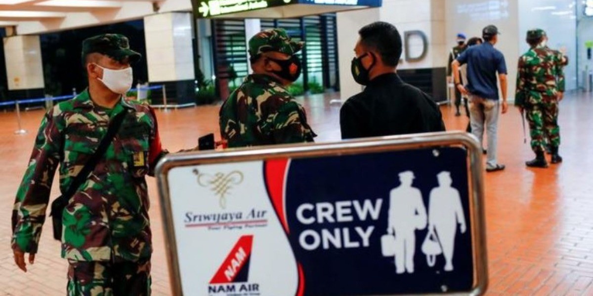 Se accidenta avión en Indonesia con 62 personas a bordo