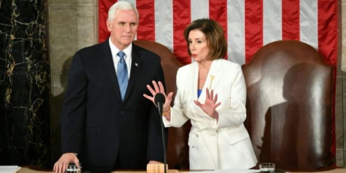 Dan ultimátum a Pence para destituir a Trump