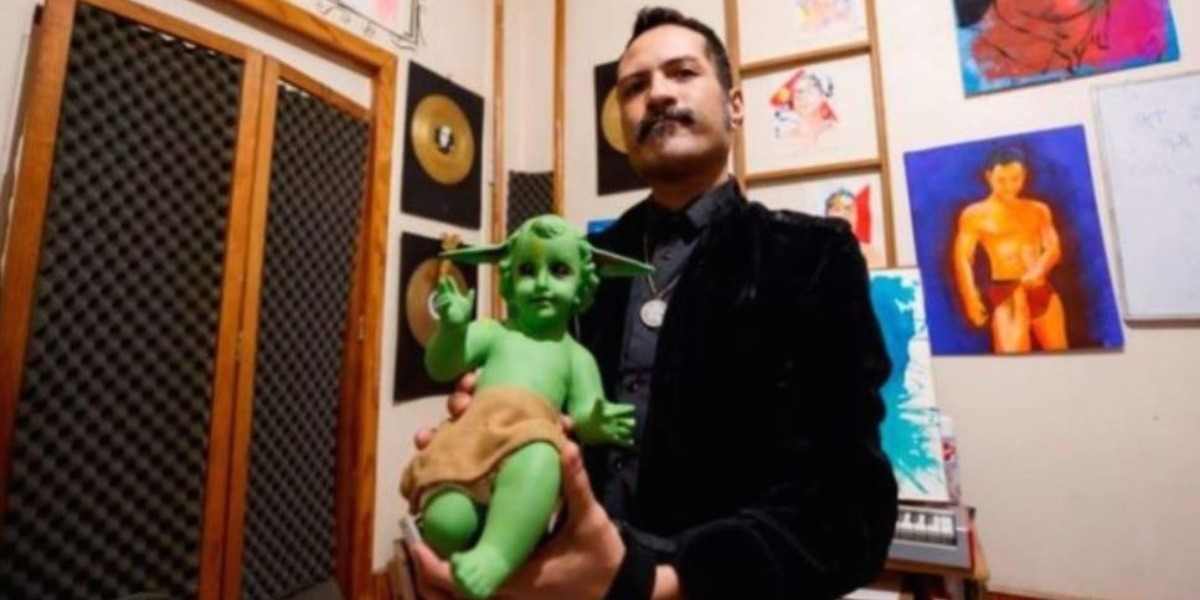 Artista guanajuatense que fusionó al Niño Dios con Baby Yoda crea polémica