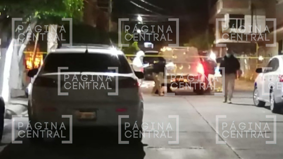 Balean a dos en casa de Jardines de Echeveste; muere uno y el otro está grave