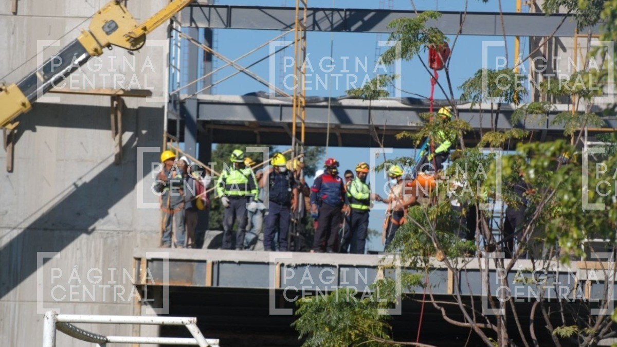 Cae trabajador de obra en Instituto Leonés