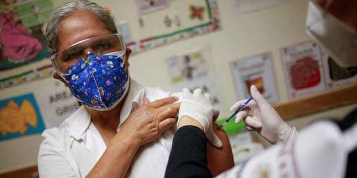 Segundas dosis de vacunas para personal médico llegarían para mediados de febrero