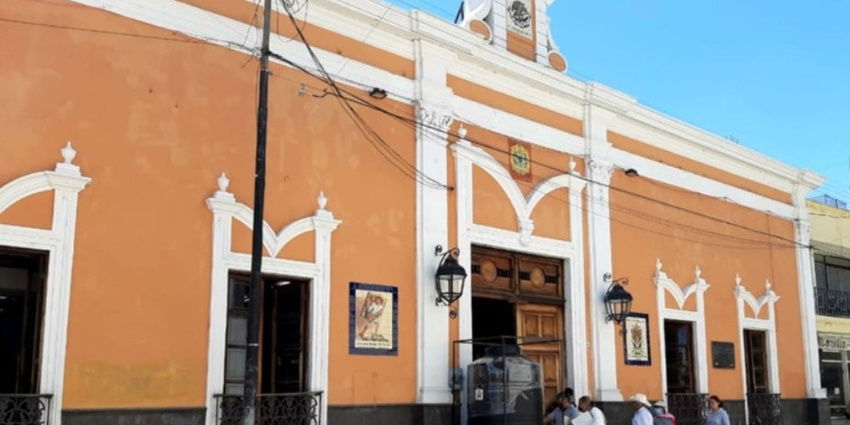 Rescatan a dos recién nacidos de basurero