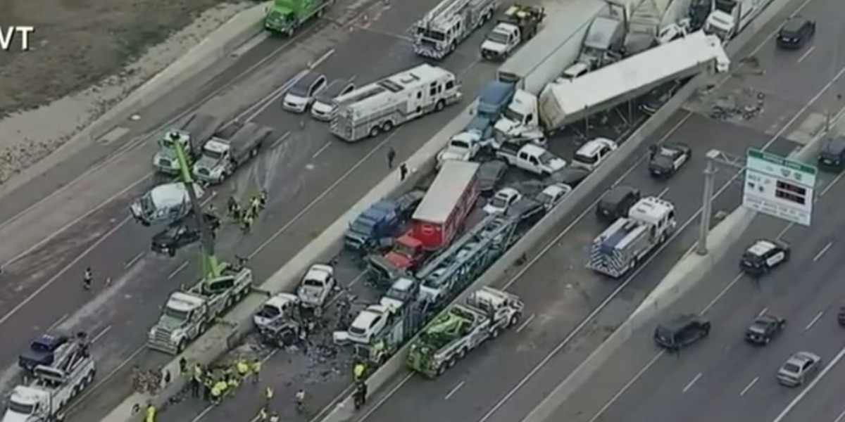 #VIDEO | Impresionante carambola entre 100 unidades en Texas
