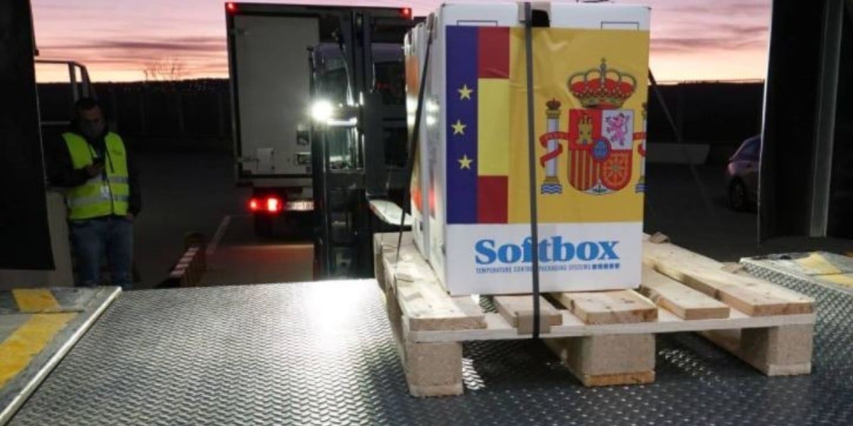 Llegan a México 870 mil dosis de vacunas de la India