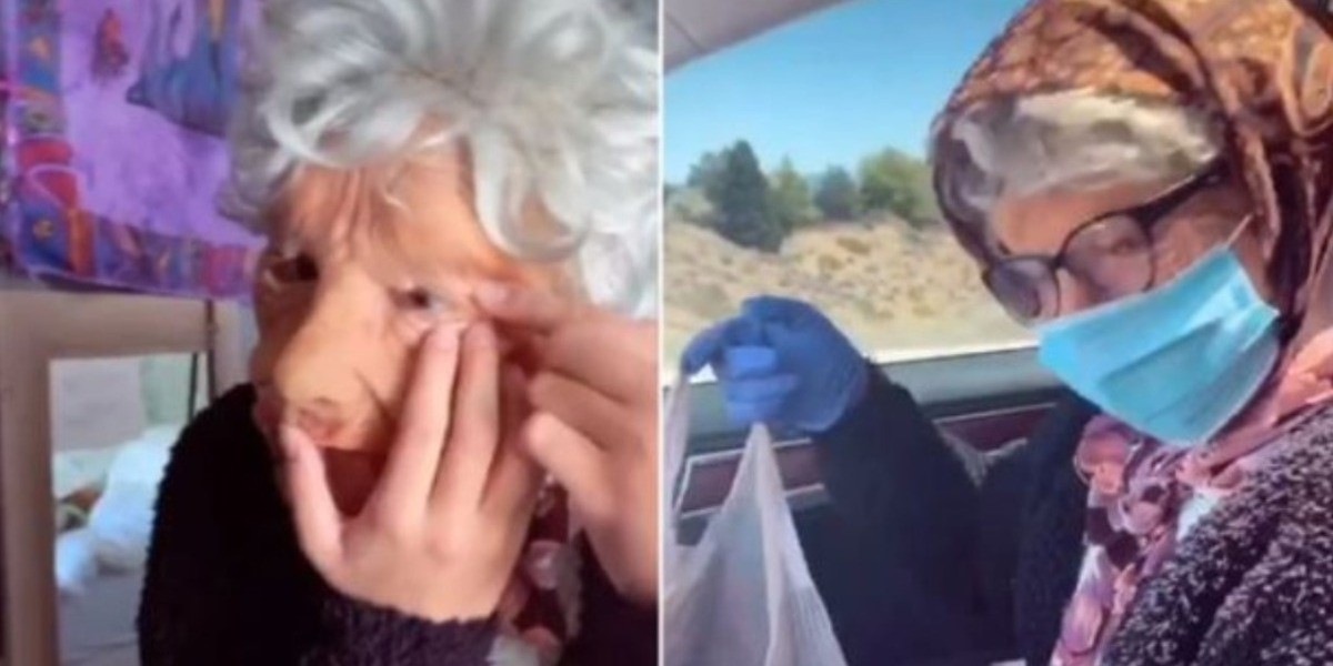 Jóvenes se disfrazan de abuelitas para que las vacunen