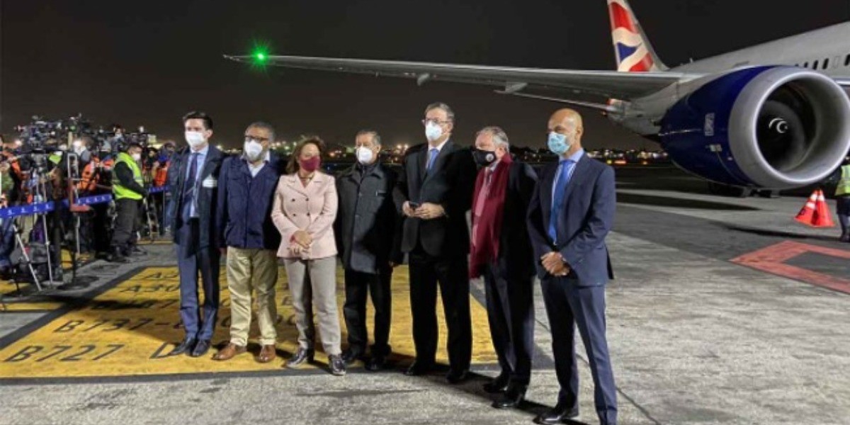 Llegan 200 mil vacunas Sputnik V a México